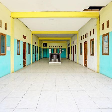 Oyo Life 93037 Nova Jaya Homestay Syariah Lamongan エクステリア 写真